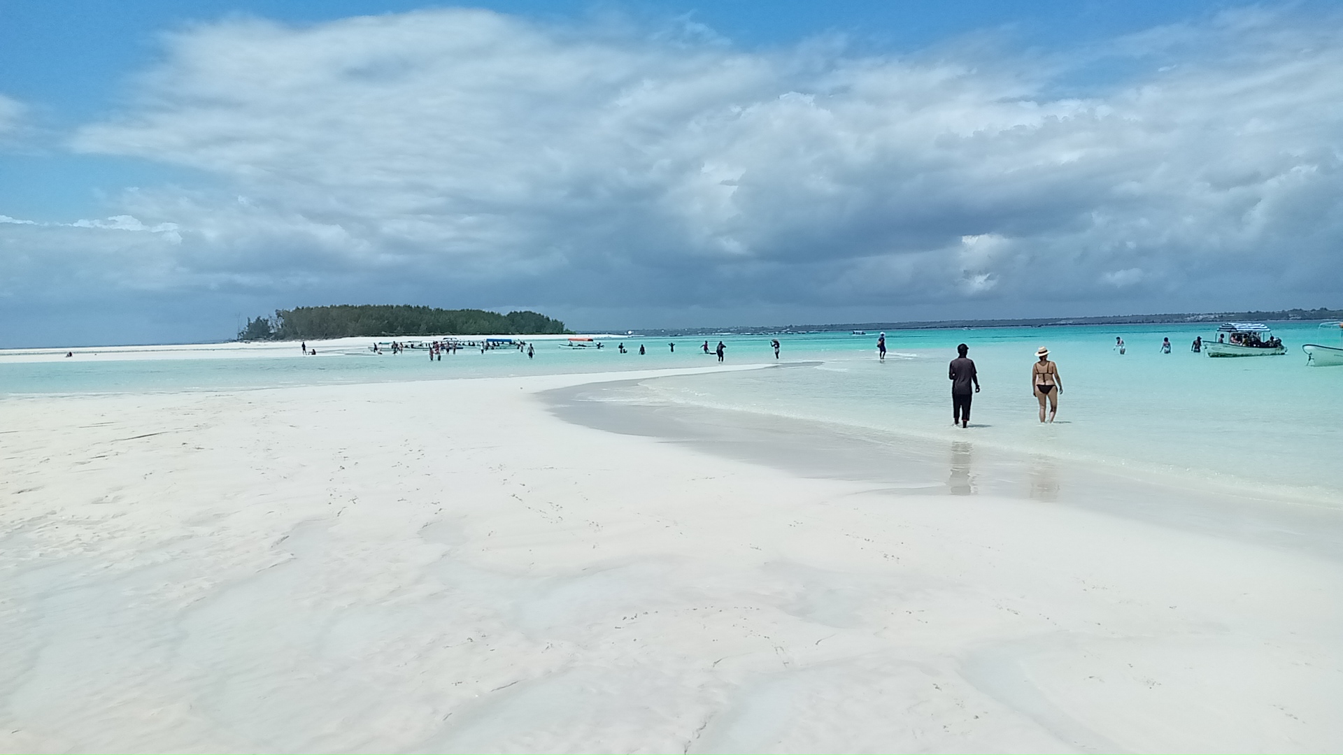Zanzibar: Mnemba Island Private Snorkeling Tour with Pickup - thumbnail 4